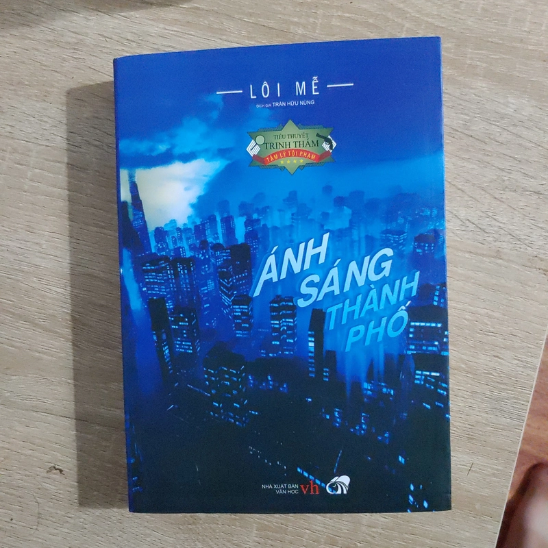 Ánh sáng thành phố tác giả lôi mễ 444832