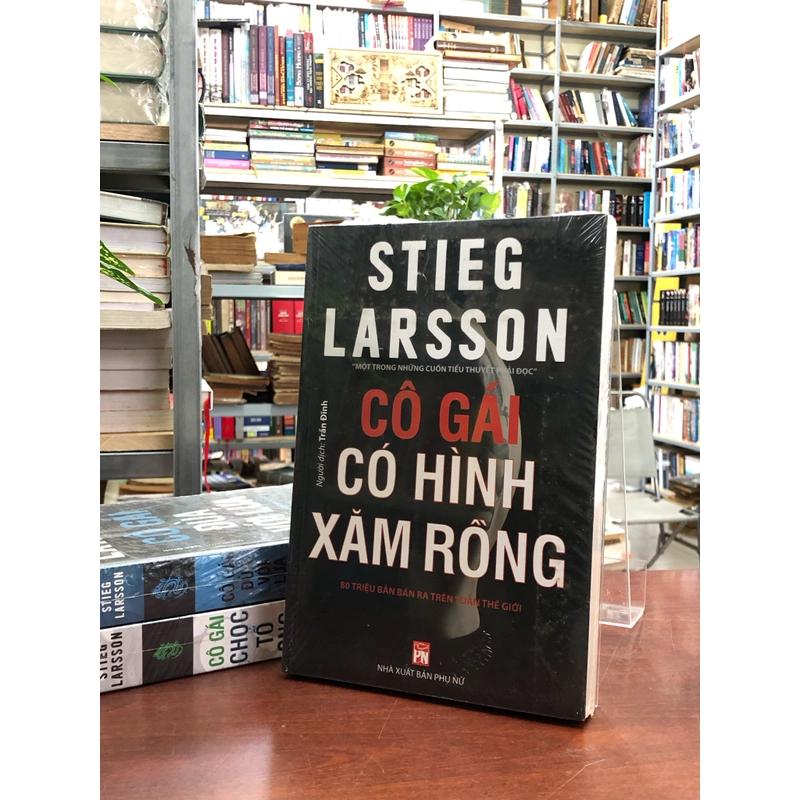 STIEG LARSSON- Cô gái có hình xăm rồng - Cô gái đùa với lửa - Cô gái chọc tổ ong bầu 367286