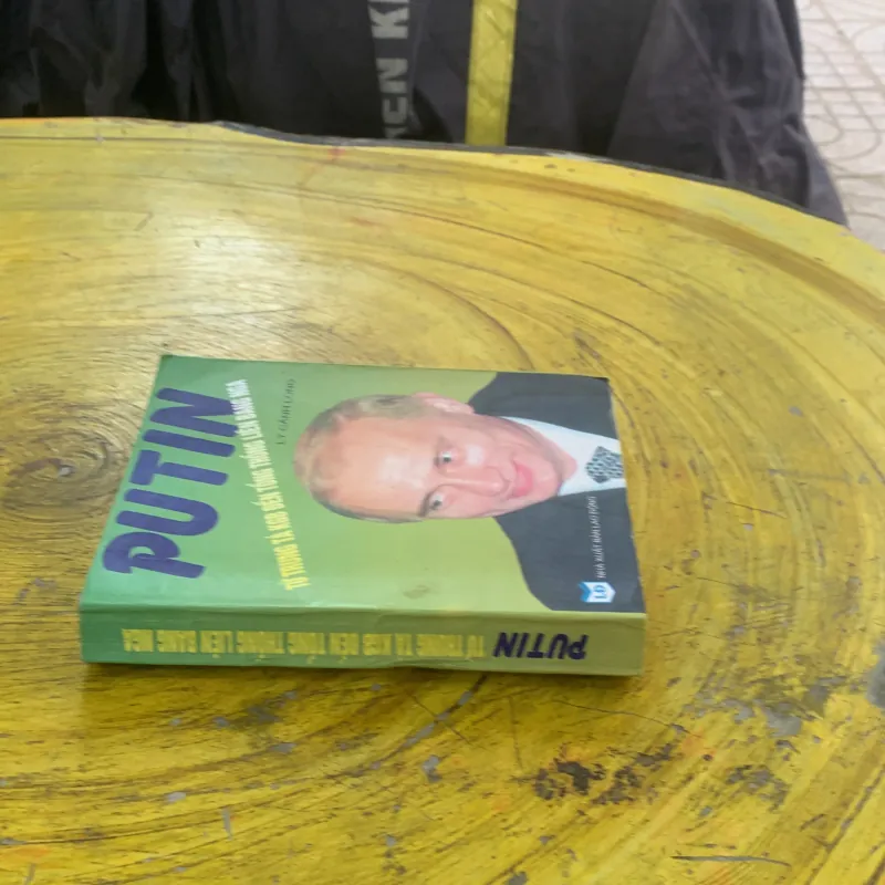 PUTIN TỪ TRUNG TÁ KGB ĐẾN TỔNG THỐNG LIÊN BANG NGA - LÝ CẢNH LONG  1023317