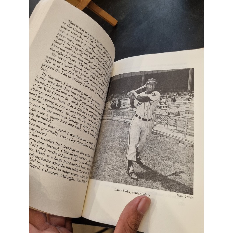 A DAY IN THE BLEACHERS : The 50th Anniversary of The Catch - Roger Kahn 159700