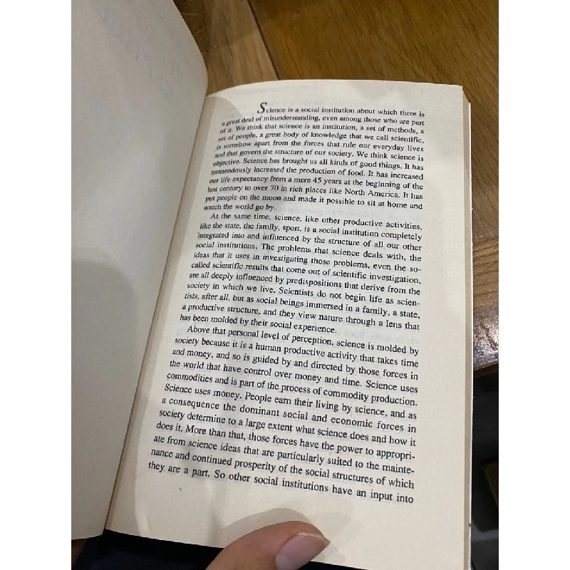 Biology as Ideology - R. C. Lewontin 526304