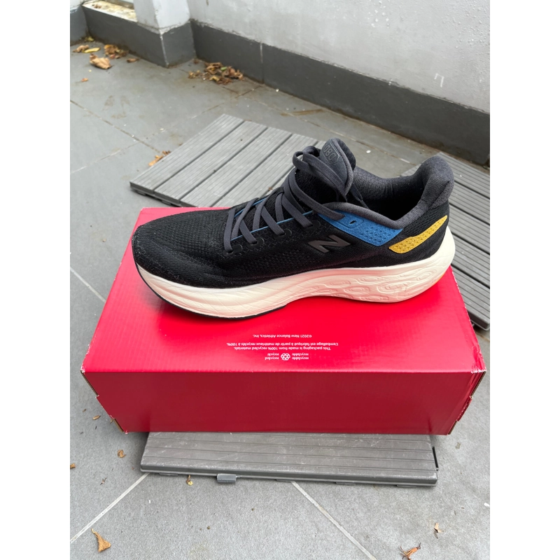Giày chạy bộ nam New Balance EU44 màu đen 527576