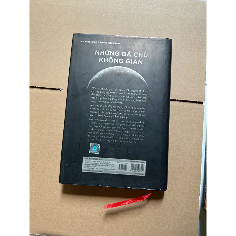 Những bá chủ không gian - Elon Musk, Jeff Bezos và công cuộc chinh phục vũ trụ 751994