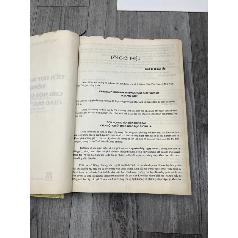 Tích hợp đa văn hoá đông tây cho một chiến lược giáo dục tương lai. 8b2 738673