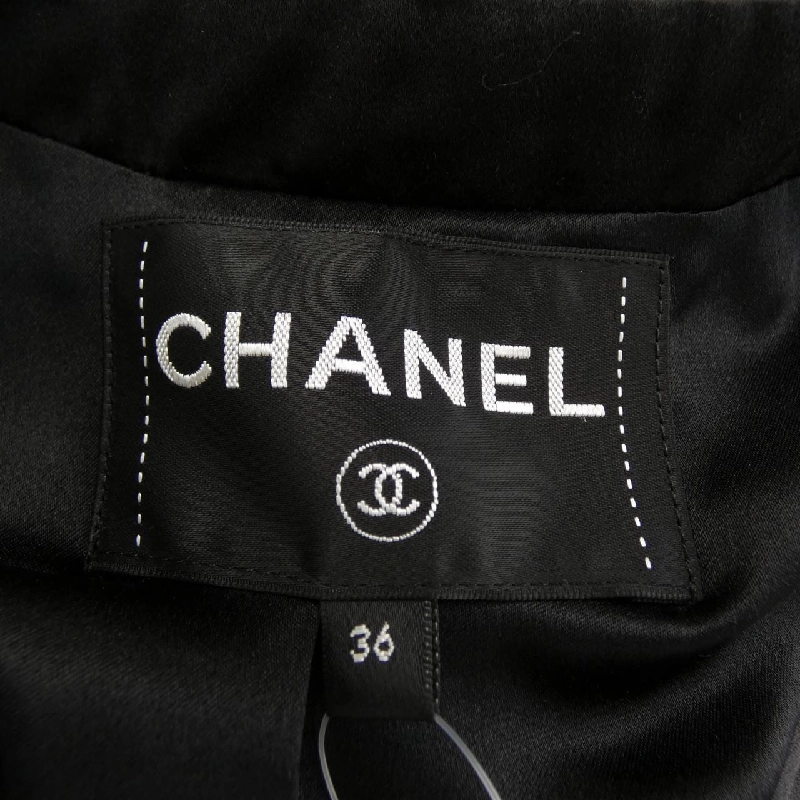 Áo khoác CHANEL P64563V41221 20A 627397