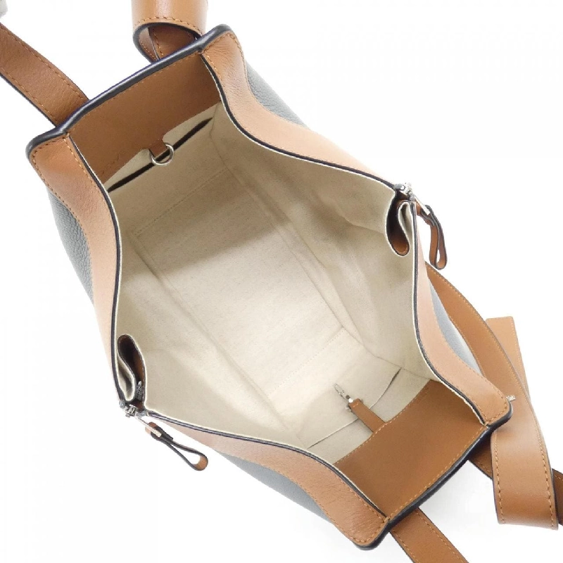 Túi xách vai Loewe Hammock Small 387 12PS35 609203