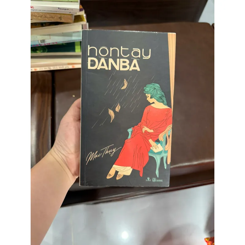 Hôn Tay Đàn Bà – Mạc Thùy | Tản văn về phụ nữ và tình yêu- K4 1029445