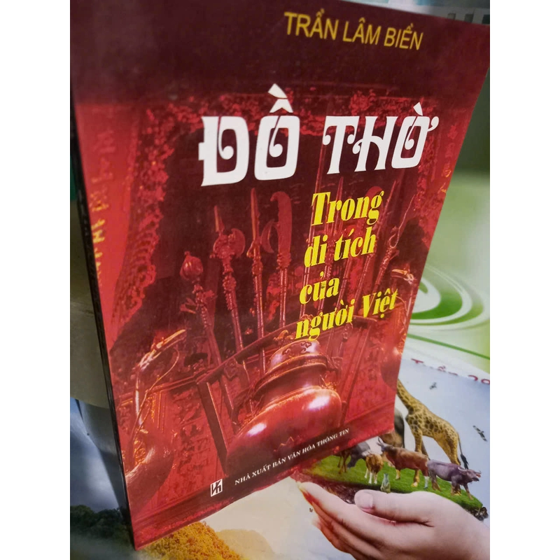 đồ thờ trong di tích của người việt 472214