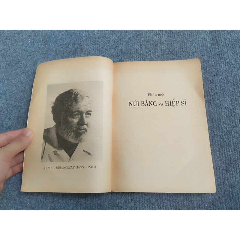 ERNEST HEMINGWAY NÚI BĂNG VÀ HIỆP SĨ - LÊ HUY BẮC 472257