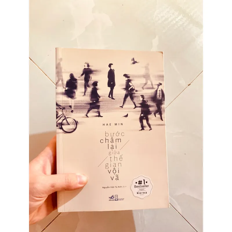 Bước chậm lại giữa thế gian vội vã.   994038
