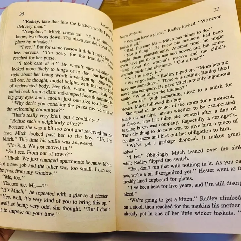 [Sách tiếng Anh 2hand] Like new 90% - 💜 Truly Madly Manhattan – Nora Roberts 598329