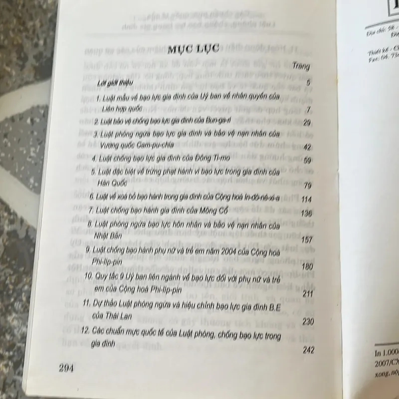 [luật - chính trị] Luật quốc tế - Luật Phòng chống bạo lực gia đình một số nước 785847