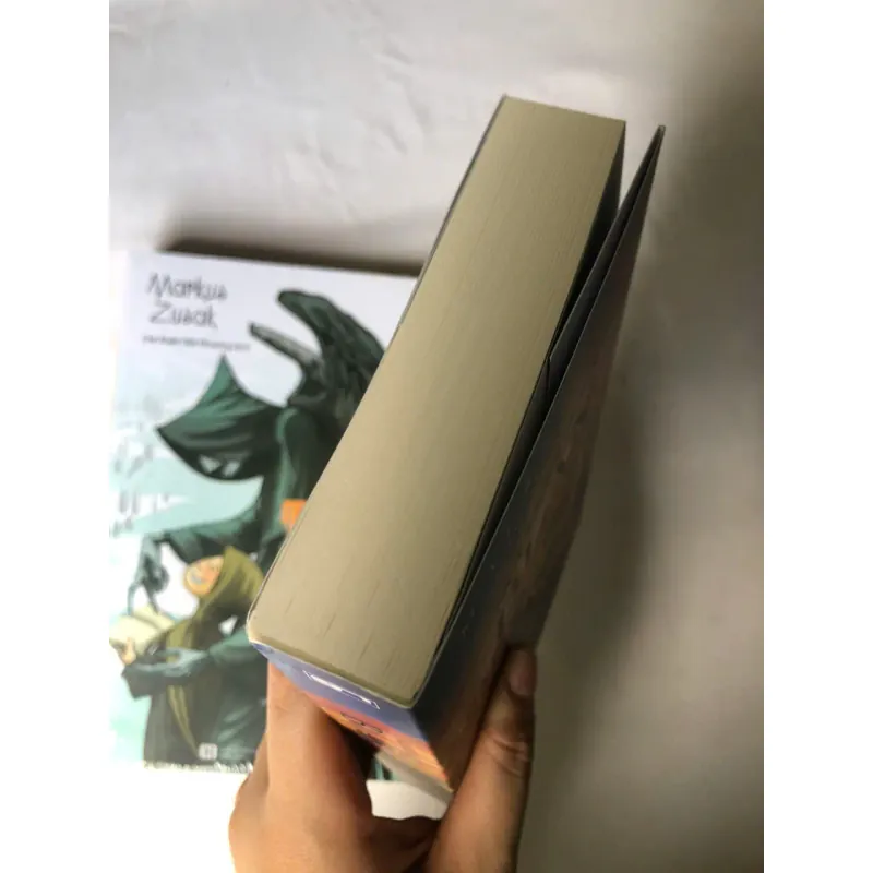 Sách của tác giả Markus Zusak: Người đưa tin bí ẩn & Kẻ trộm sách 926969