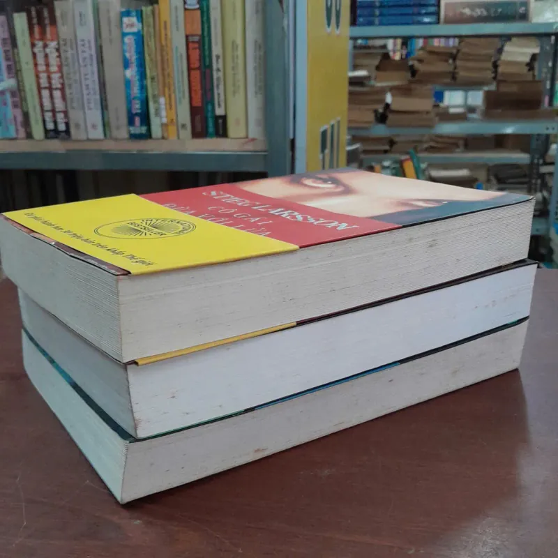 CÔ GÁI CÓ HÌNH XĂM RỒNG, CÔ GÁI CHỌC TỔ ONG BẦU, CÔ GÁI ĐÙA VỚI LỬA - STIEG LARSSON 367286