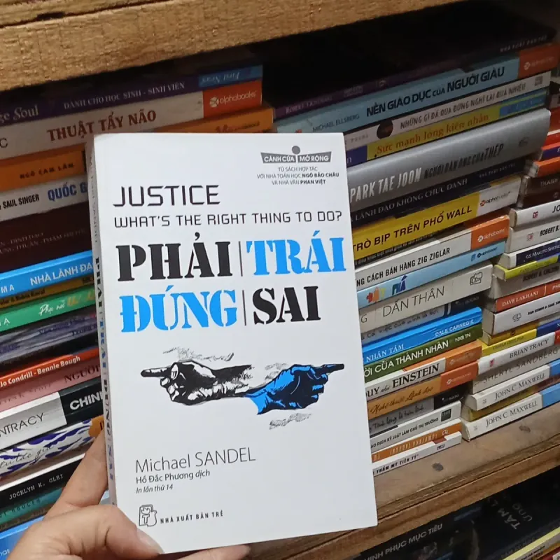 Phải trái đúng sai - Michael Sandel 937520