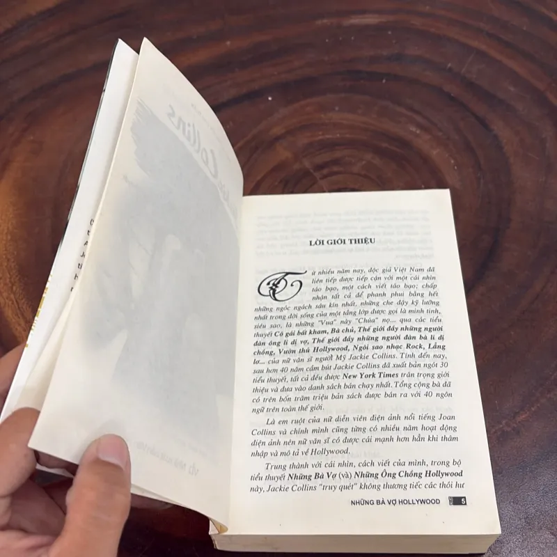 II Tiểu Thuyết: Những Bà Vợ Hollywood - Jackie Collins - 2012 1010431