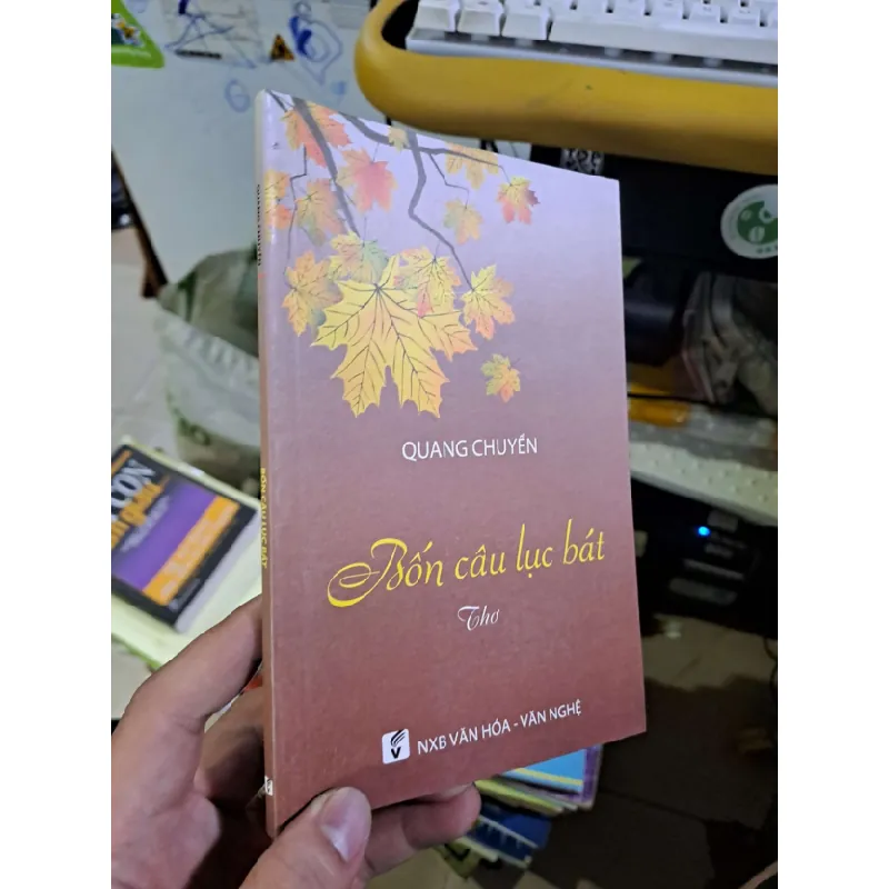 [Sách Cũ SCGR] Bốn câu lục bát thơ Quang Chuyền mới 90% 2014 Văn học Việt Nam HCM1809 685425