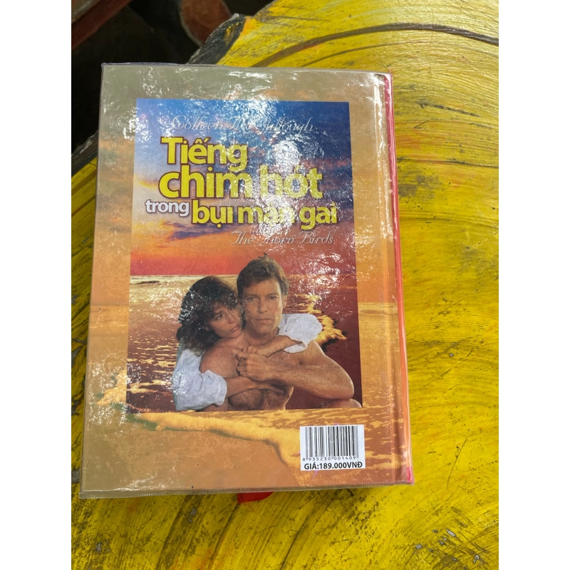TIẾNG CHIM HÓT TRONG BỤI MẬN GAI- Colleen McCullough 476451