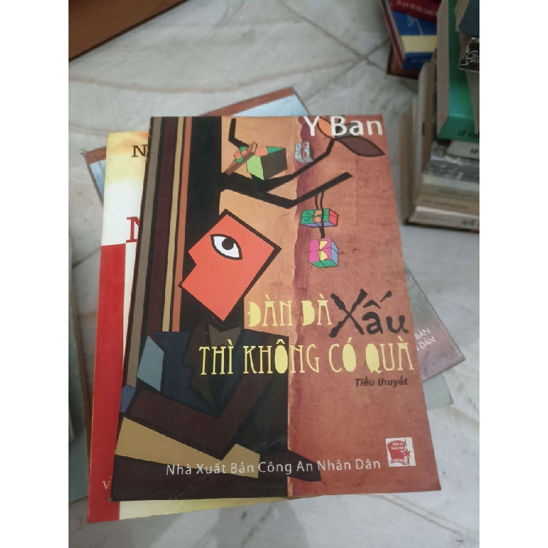Đàn bà xấu thì không có quà - Y Ban (Văn học Việt Nam) VAVO 1028610