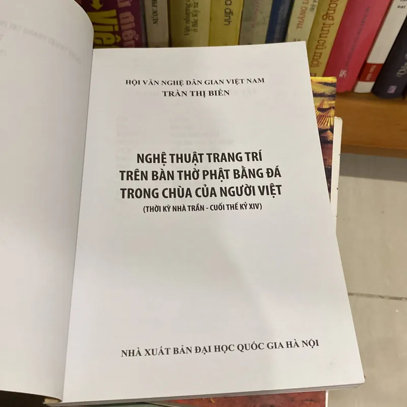 NGHỆ THUẬT TRANG TRÍ TRÊN BÀN THỜ PHẬT BẰNG ĐÁ TRONG CHÙA CỦA NGƯỜI VIỆT 599915