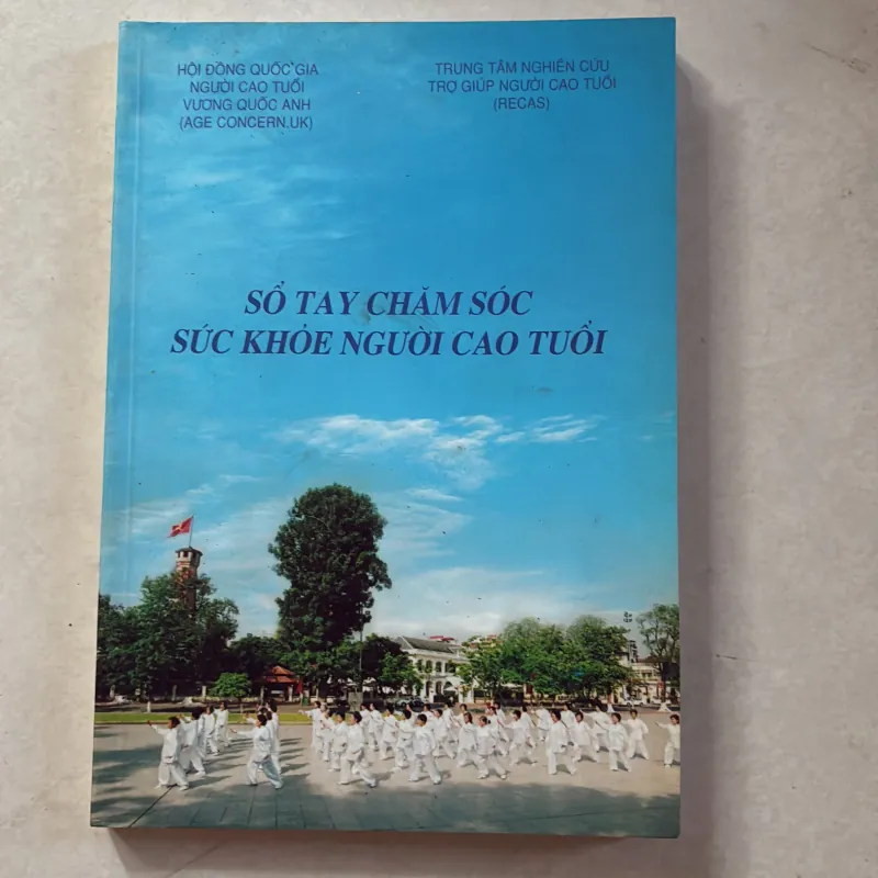 Sổ tay chăm sóc sức khoẻ người cao tuổi 800956