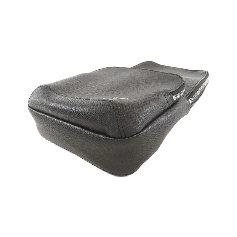 Túi đeo chéo Louis Vuitton Taiga Avenue M30443 - Hàng hiệu Chính hãng 764061