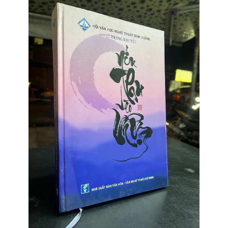 Tuyển tập thơ Níu thu vào mộng - Trăng Khuyết 689420