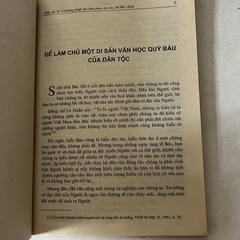 Mấy vấn đề về phương pháp tìm hiểu, phân tích thơ Hồ Chí Minh - Nguyễn Đăng Mạnh  - 2003s 521715