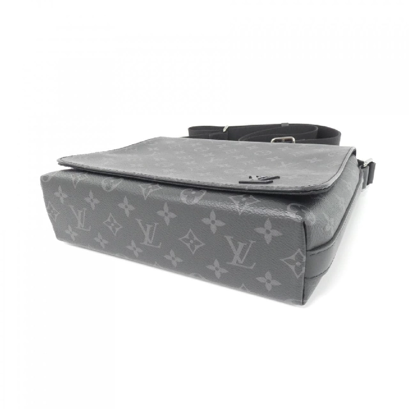 Túi đeo vai Louis Vuitton Monogram Eclipse District PM M45272 612683