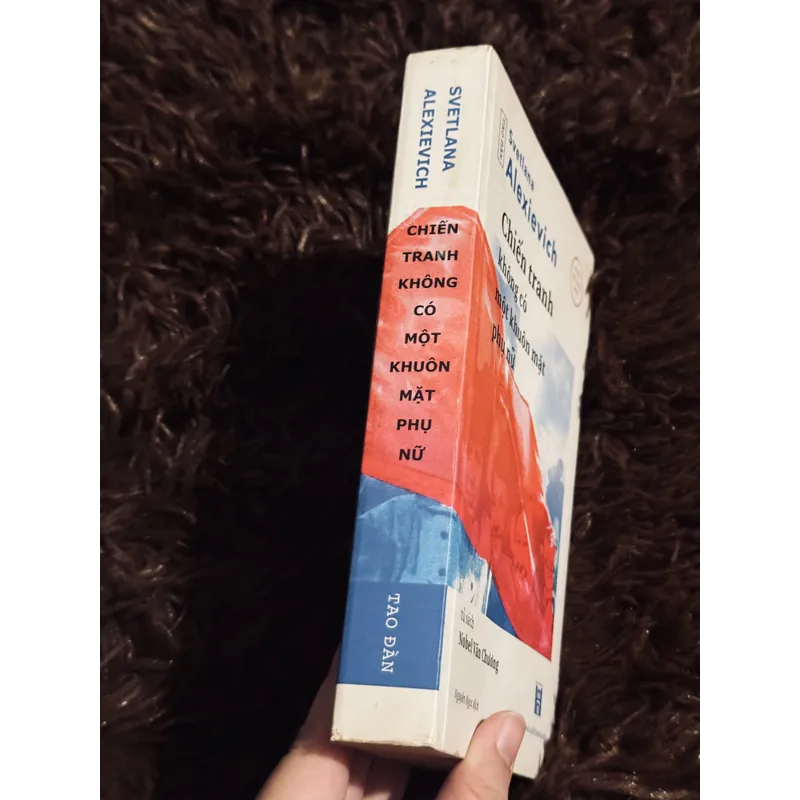 Chiến tranh không có một khuôn mặt phụ nữ (bản in đầu) 721052