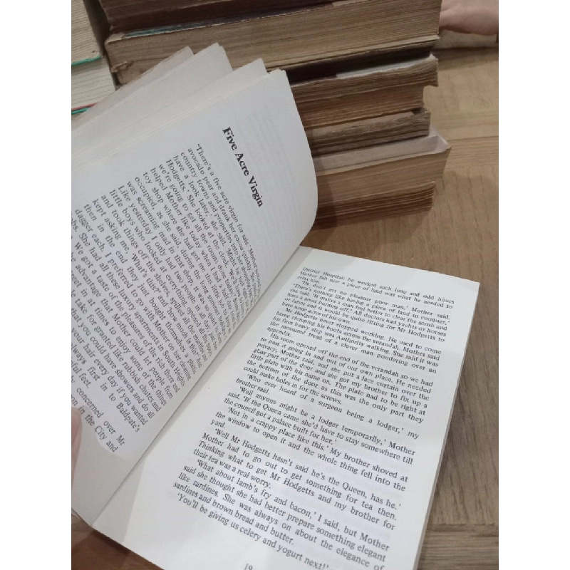 Five acre virgin - Elizabeth Jolley 787496