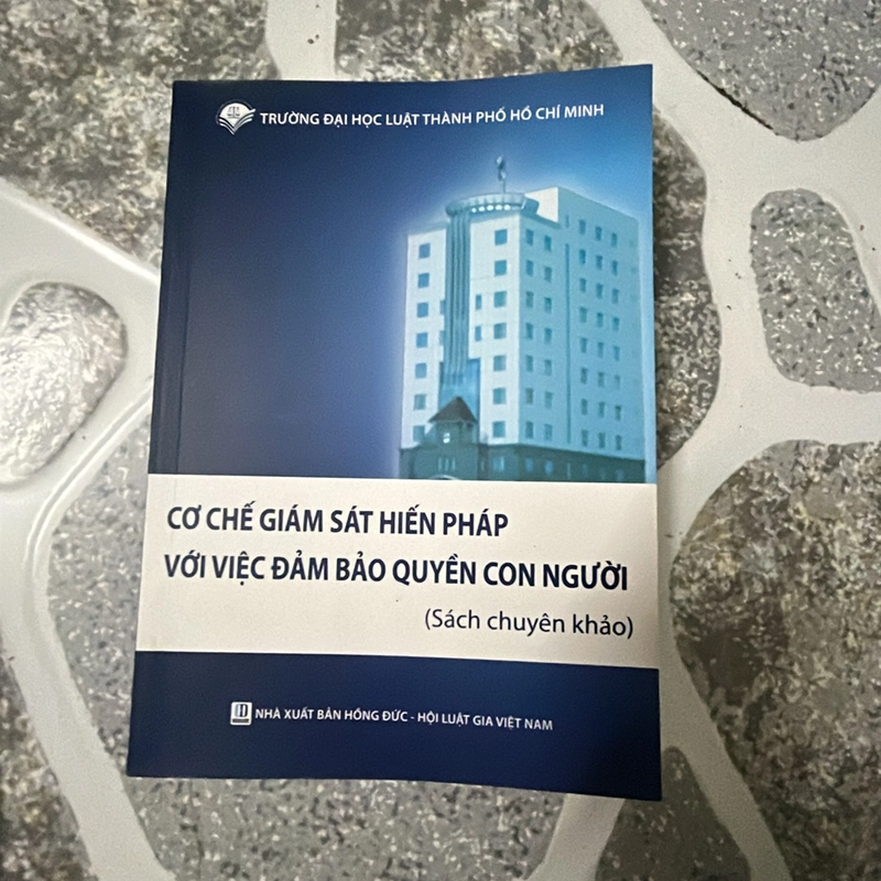 Chuyên khảo luật: Cơ chế giám sát hiến pháp với việc bảo đảm quyền con người 278554