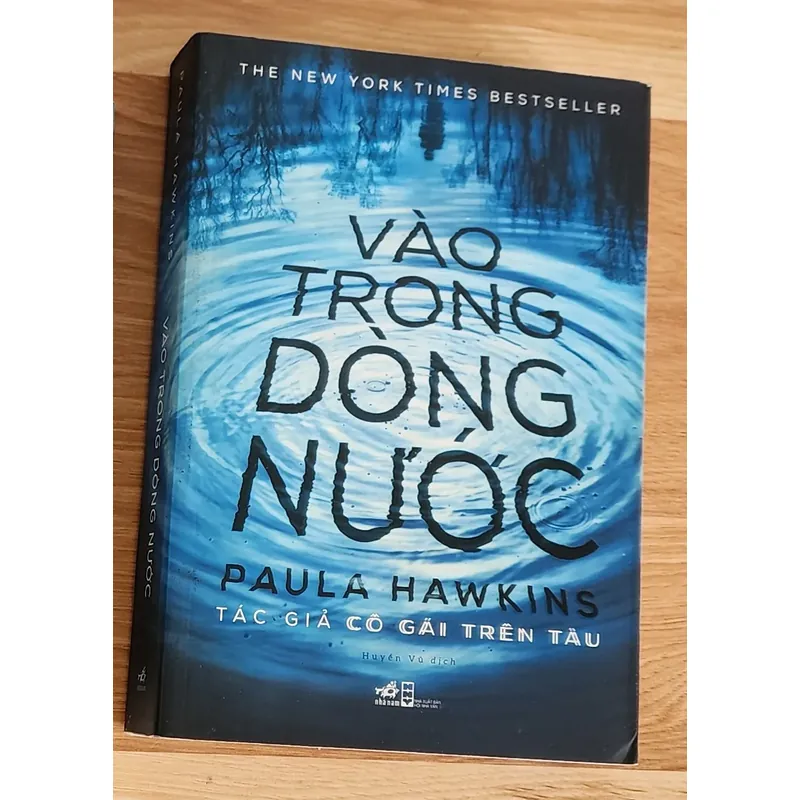 Vào trong dòng nước" - tiểu thuyết trinh thám tâm lý của tác giả Paula Hawkins 718570