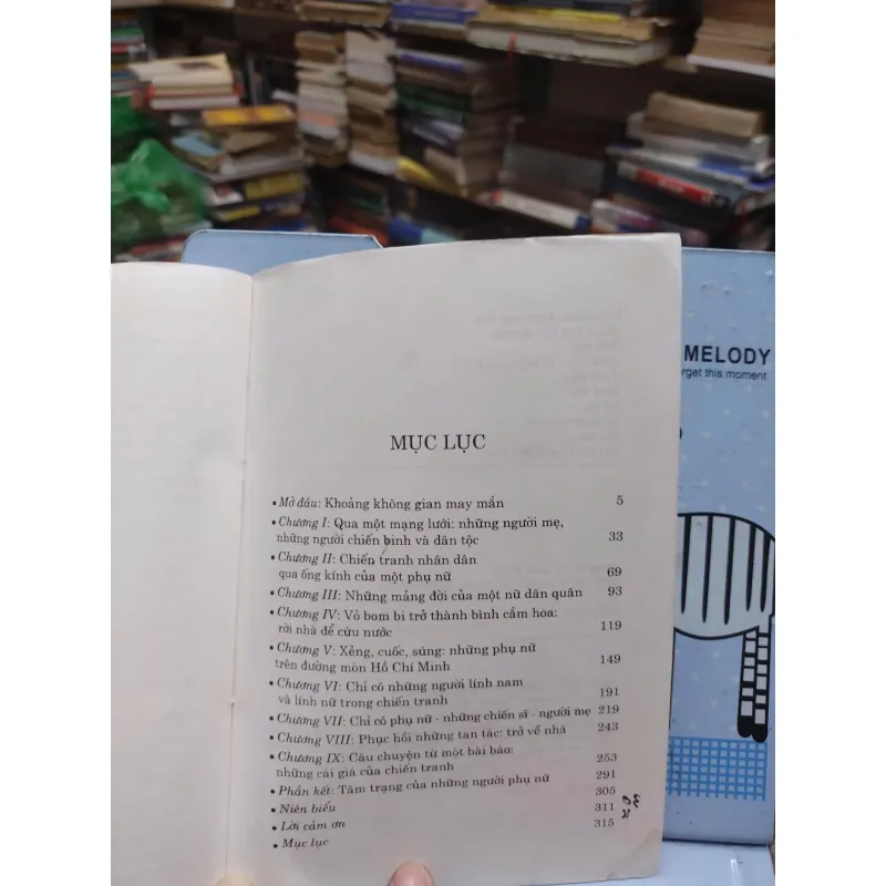Sách: Giặc tới nhà đàn bà cũng đánh - Karen Gottschang Turner (A2) 578431