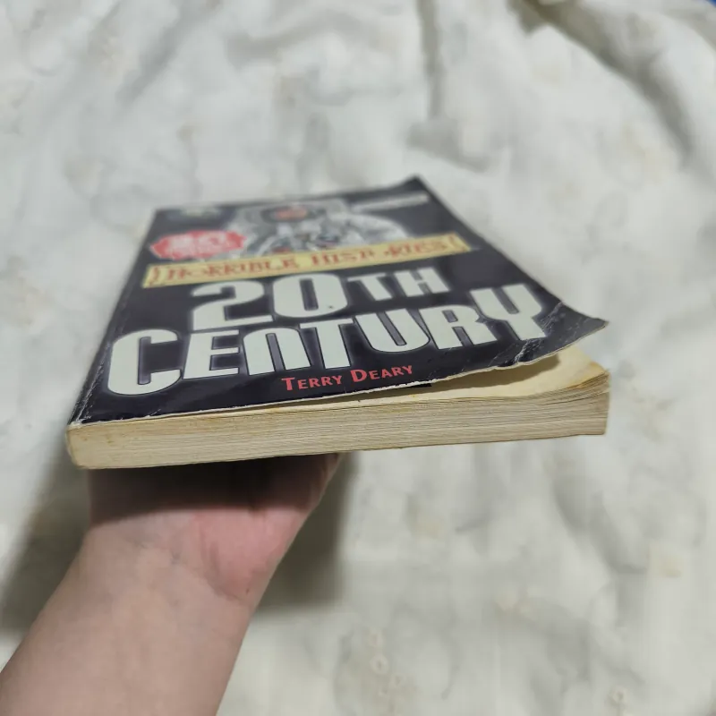 Horrible Histories: 20th Century - Terry Deary (20 Horrible Years) 1033936