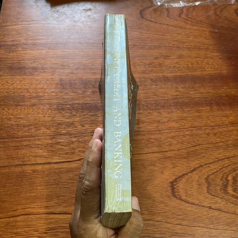 II Economic Books: Essentials Of Money, Credit And Banking - MIRANDA - 1989 503419
