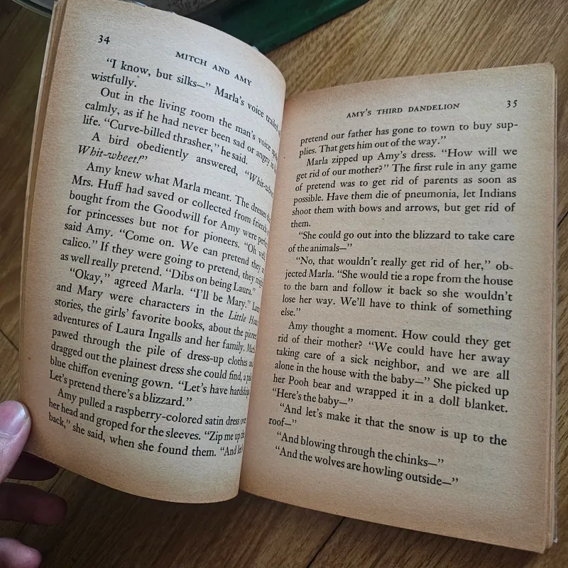 Mitch and Amy (ố vàng nặng)
 757615