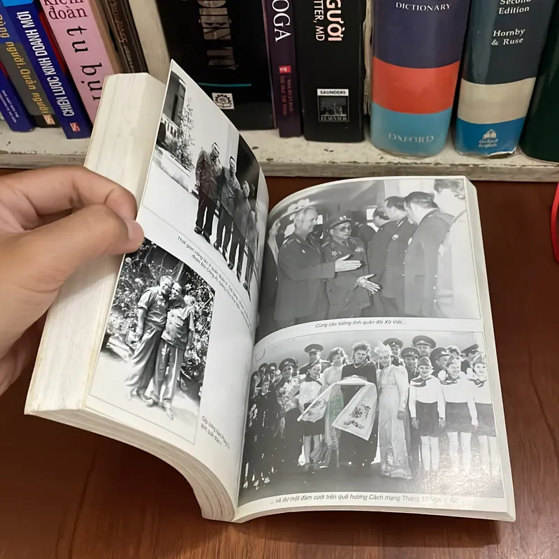 II Tựa sách: Người Chỉ Huy _ Nguyễn Chơn - 2002 562827