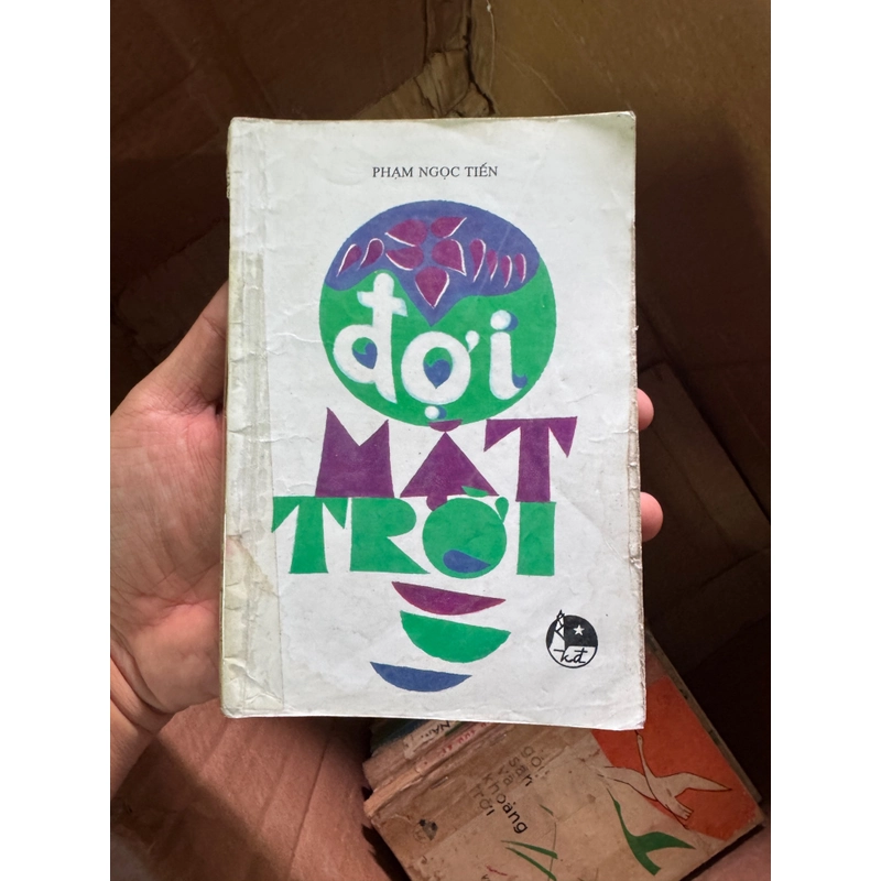 Sách Đợi mặt trởi 447721