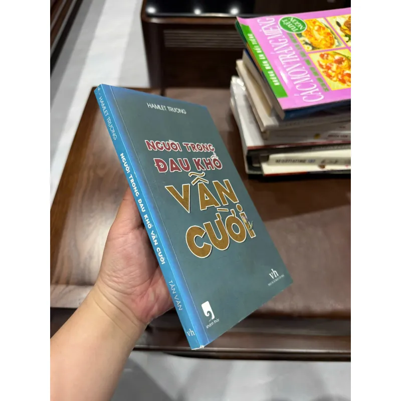 Người Trong Đau Khổ Vẫn Cười – Hamlet Trương | Sách Tản Văn Truyền Cảm Hứng - K3 1013432