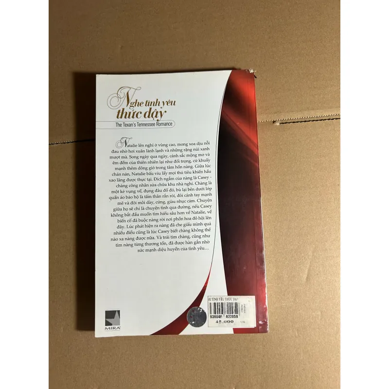 Nghe tình yêu thức dậy (gáy góc trên bị lỗi) 561871