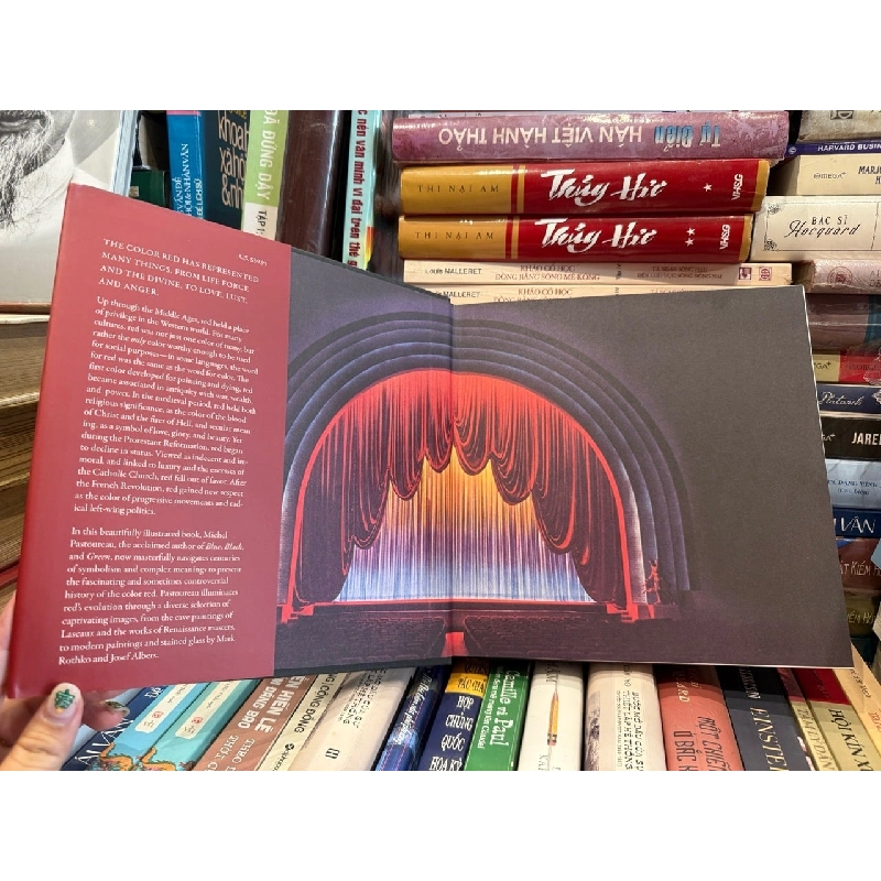 RED : The History of a Color 732704