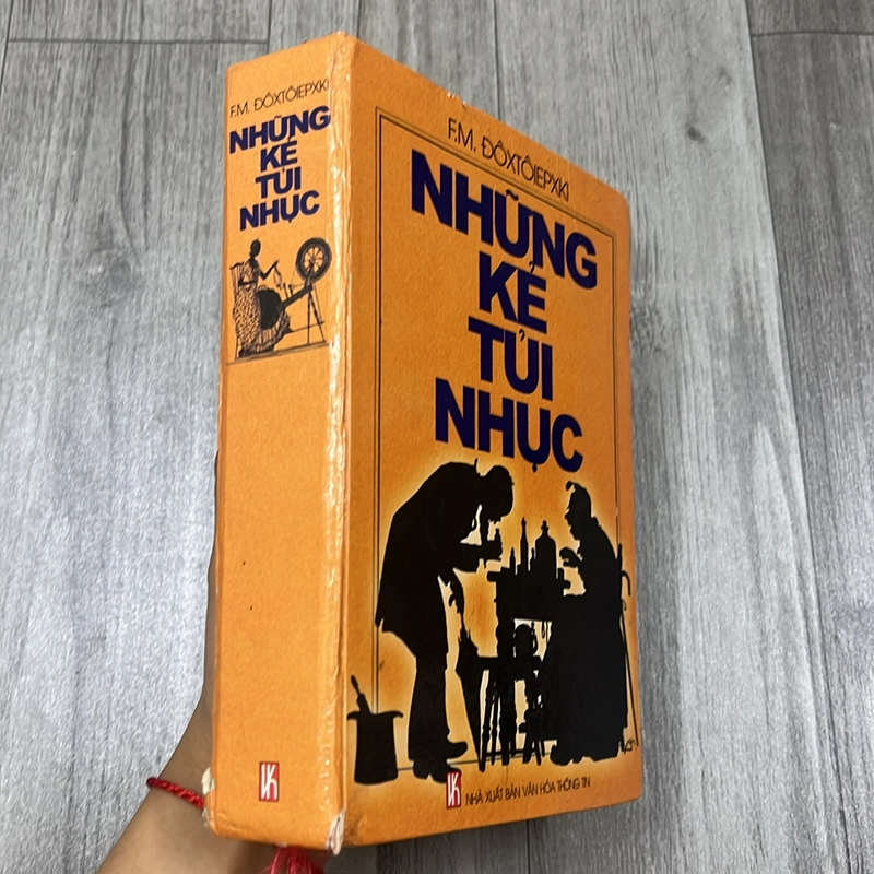 Những kẻ tủi nhục. 2b4 527799