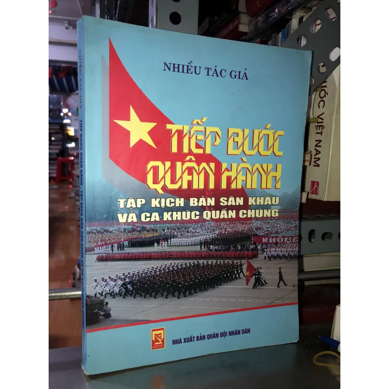 Tiếp bước quân hành - Tập kịch bản sân khấu và ca khúc quần chúng 734776