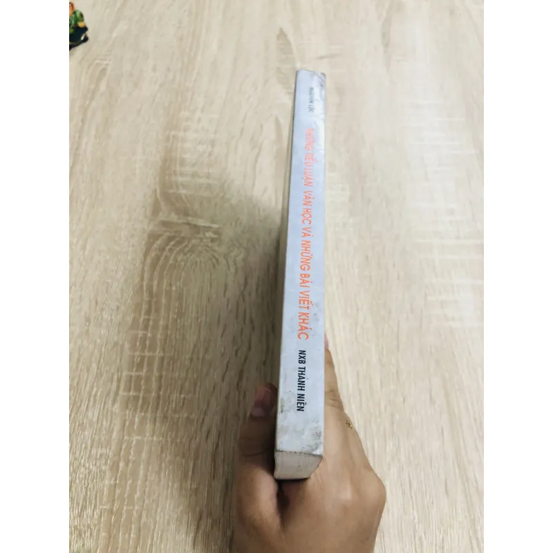 NHỮNG TIỂU LUẬN VĂN HỌC VÀ NHỮNG BÀI VIẾT KHÁC 970541