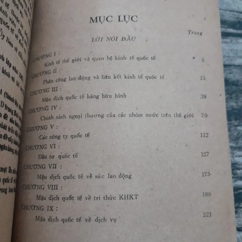 Giáo trình QUAN HỆ KINH TẾ QUỐC TẾ. Trường KT Đối ngoại HCM in năm 1989 790160