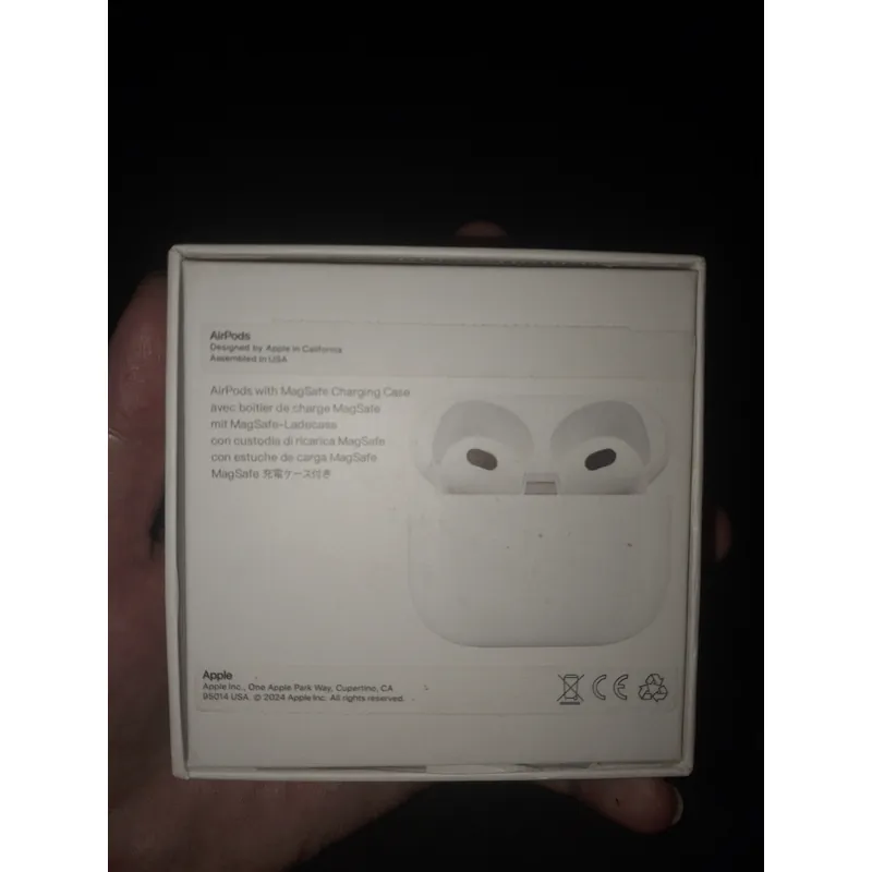Airpod 2 - 900k . Airpod 3 - 1.650k 713778