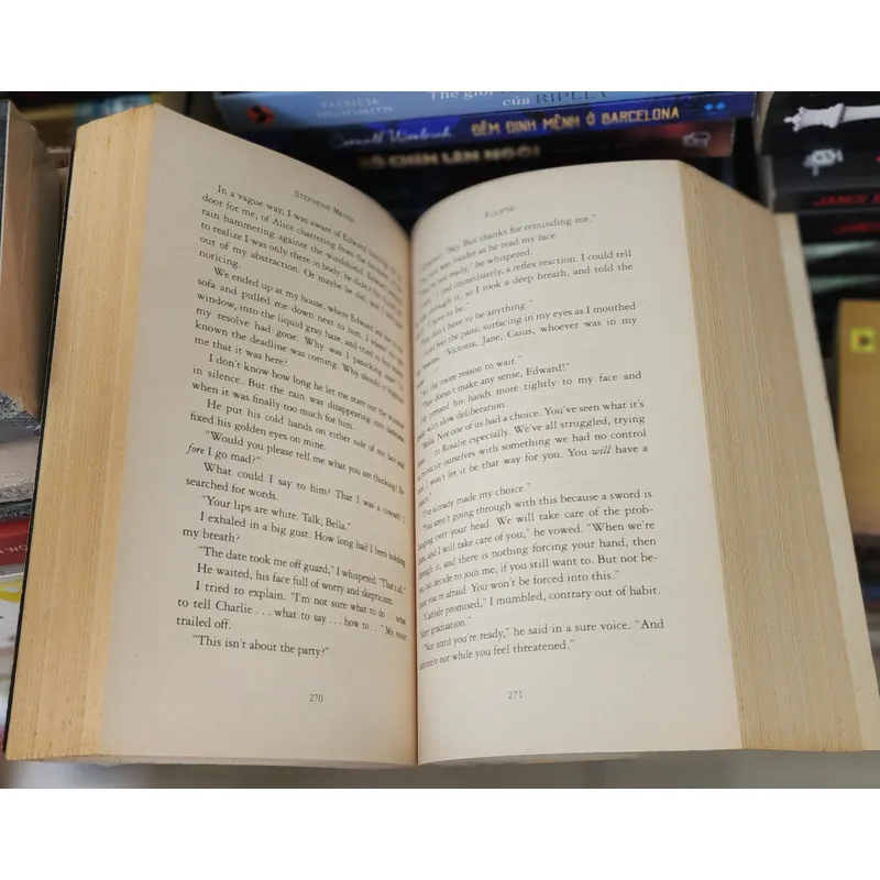 ECLIPSE - Stephanie Meyer (628 pages) 735923