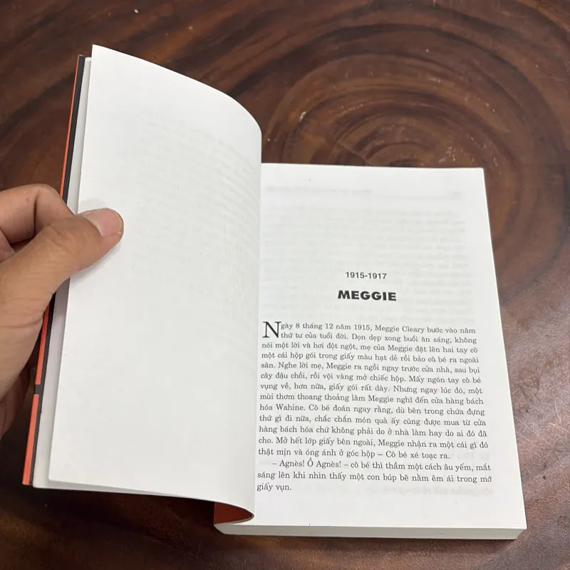 II Văn Học Kinh Điển: Những Con Chim Ẩn Mình Chờ Chết - COLLEEN Mc CULLOUGH - 2012 977224