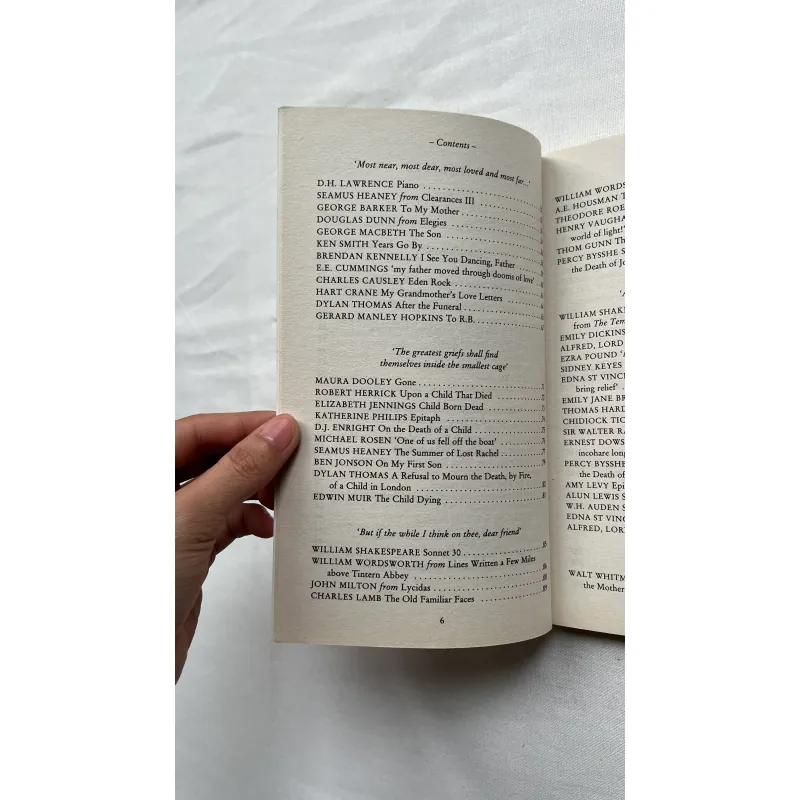 The Nation's Favourite: Poems of Remembrance 786337